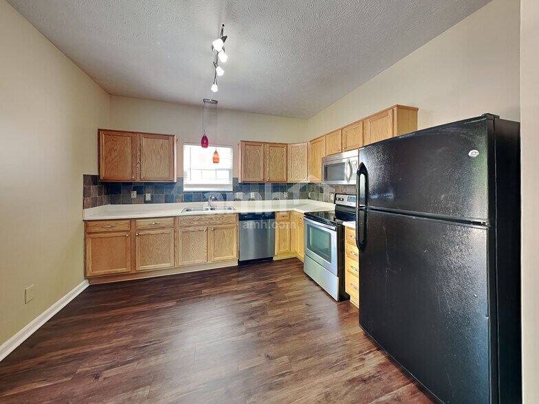 Building Photo - 8060 Chesterhill Way