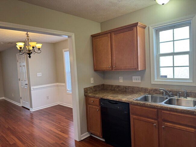 Building Photo - 5629 Thackeray Dr