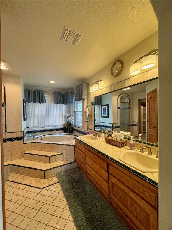 Building Photo - 10641 S River Terrace Dr