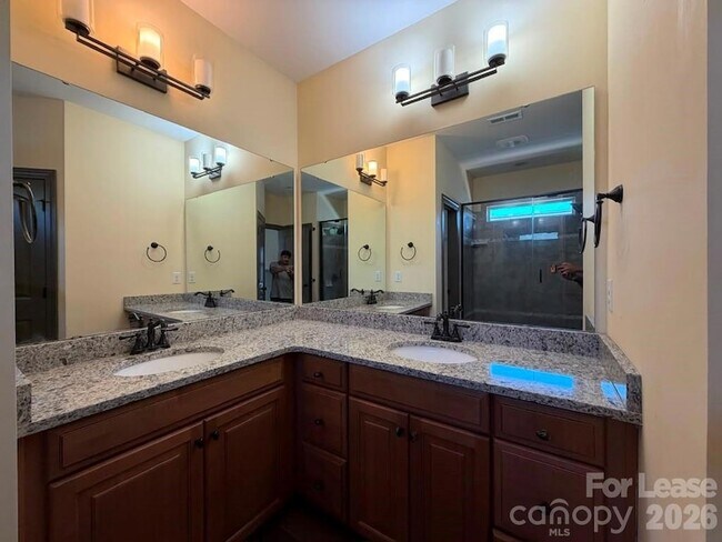 Building Photo - 15124 Sapphire Hill Ln