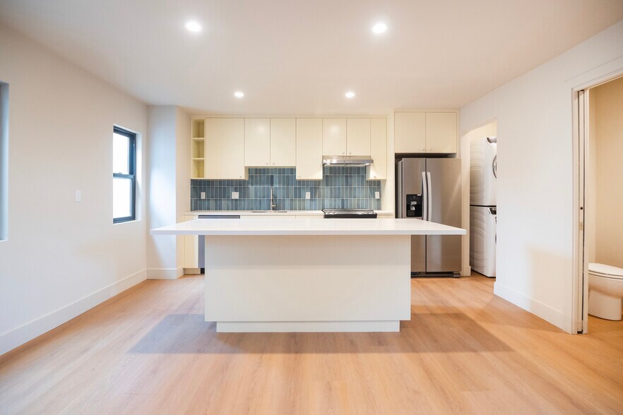 Building Photo - 4541 1/2 Melbourne Ave