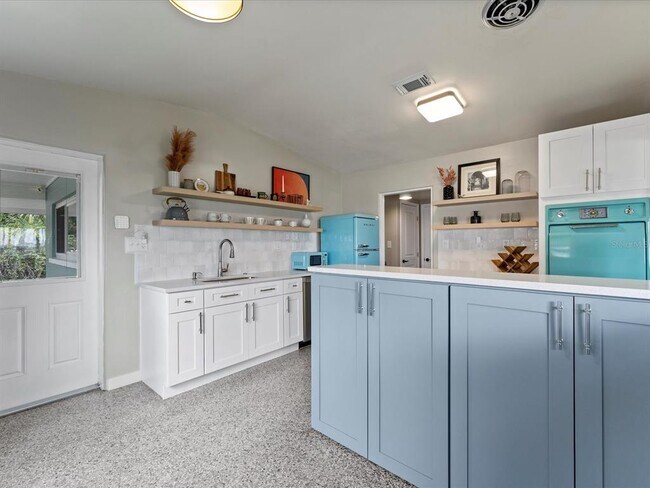 Building Photo - 600 Lakeshore Blvd