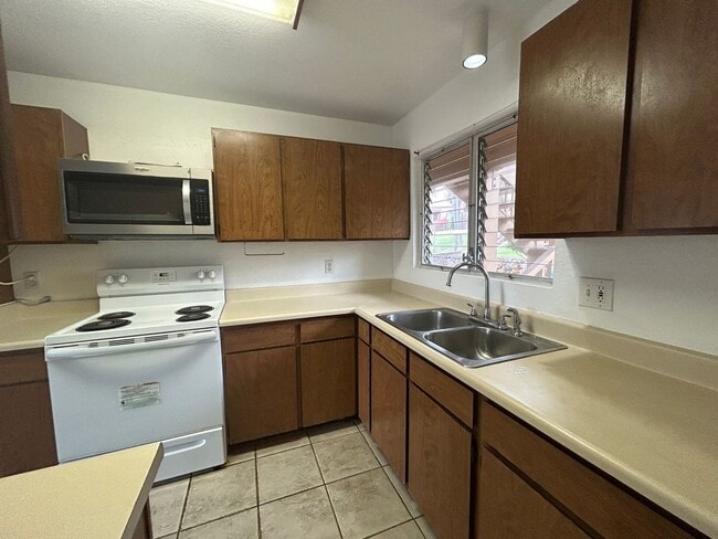 Building Photo - Townhome in Waiau, Pearl City