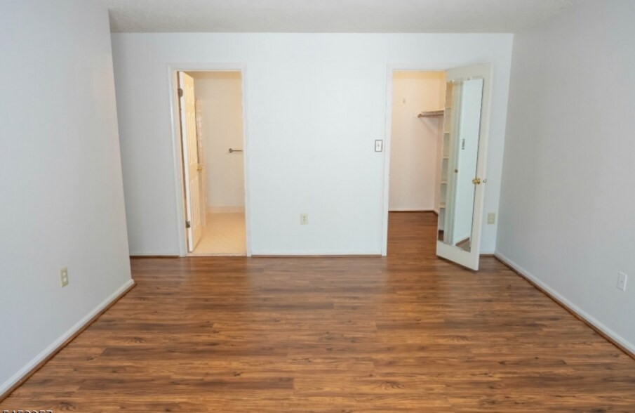 Building Photo - 128 Arbor Way