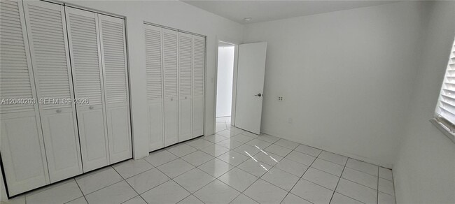 Building Photo - 5200 SW 89th Pl
