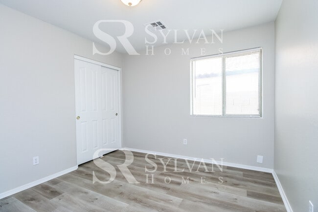 Building Photo - Check out this fantastic 3Br 2Ba home!