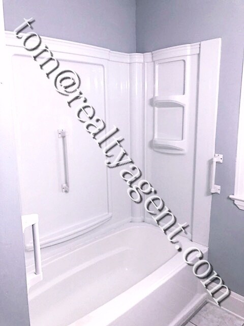 Building Photo - 1020 Dartmoor Ave