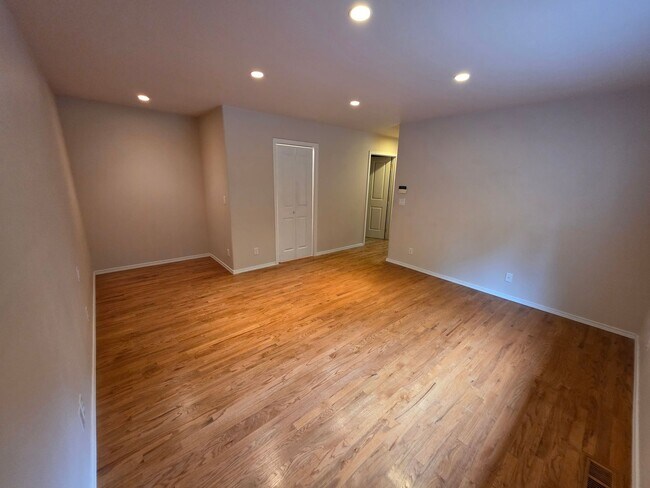 Building Photo - One-Story Home with Sound View in a Desira...