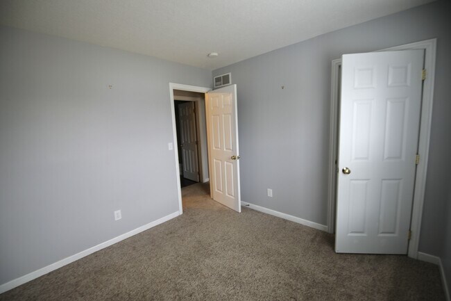 Building Photo - 4400 Greensbury Dr