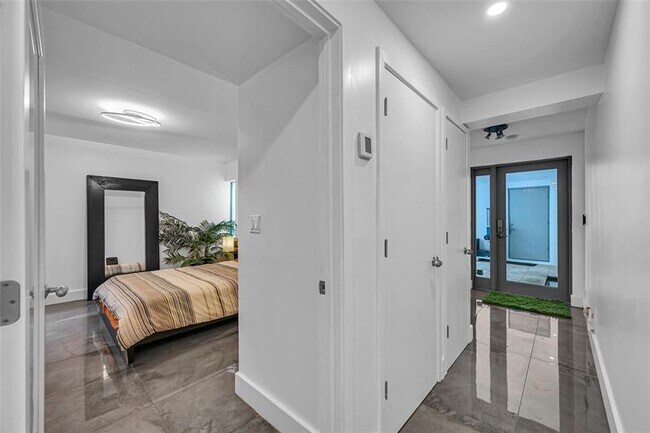 Building Photo - 1511 NE 4th Pl