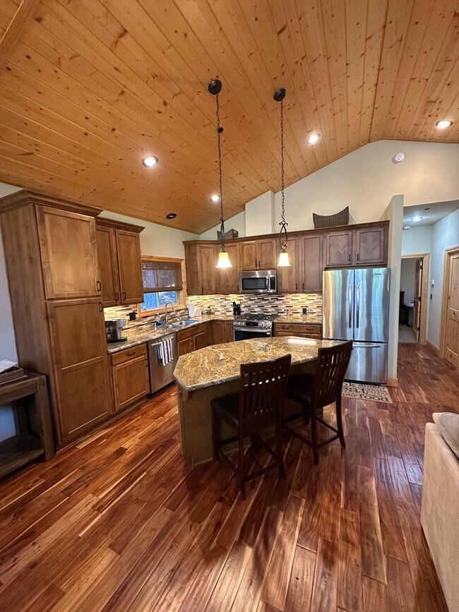 Building Photo - Beautiful Tahoe Donner Ski Lease