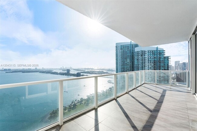 Building Photo - 2020 N Bayshore Dr