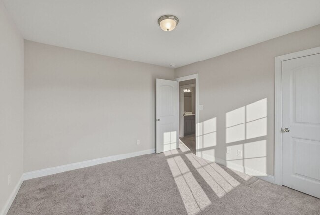 Building Photo - 5 bedroom waterfront property