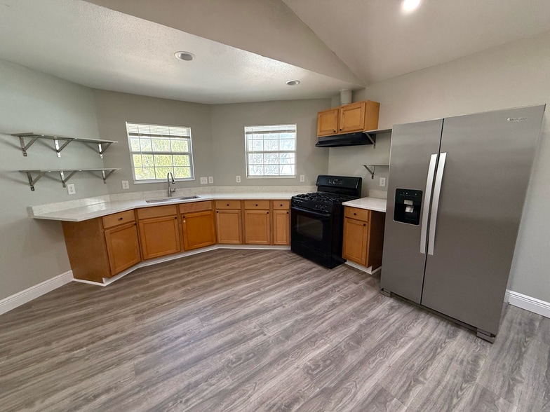 Kitchen - 1005 Horizon Park Blvd