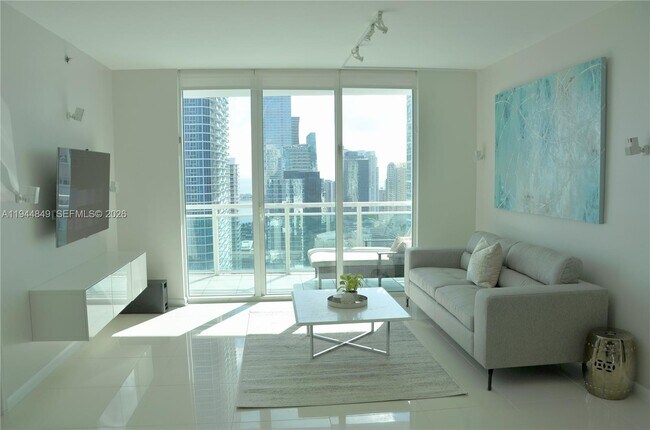 Building Photo - 950 Brickell Bay Dr
