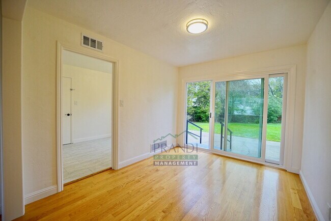 Building Photo - Beautiful Novato home with a bonus room in the backyard!