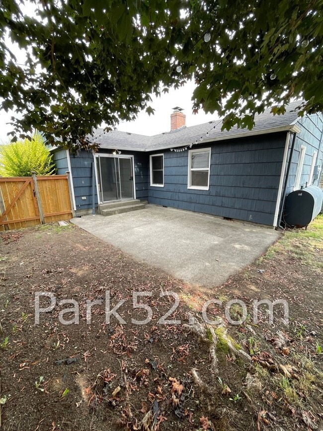 Building Photo - 3 Bedroom Rambler in North Tacoma With A/C!
