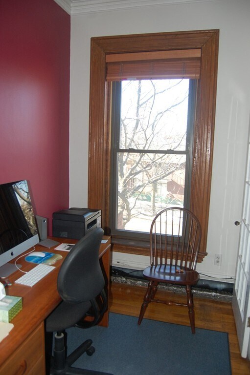 Building Photo - 397 Main St