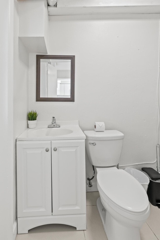 Building Photo - 1761 NE 55th St