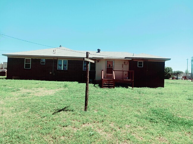 Building Photo - 600 Paw Paw Rd