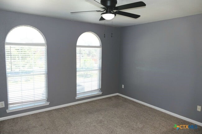 Building Photo - 413 Cattail Cir