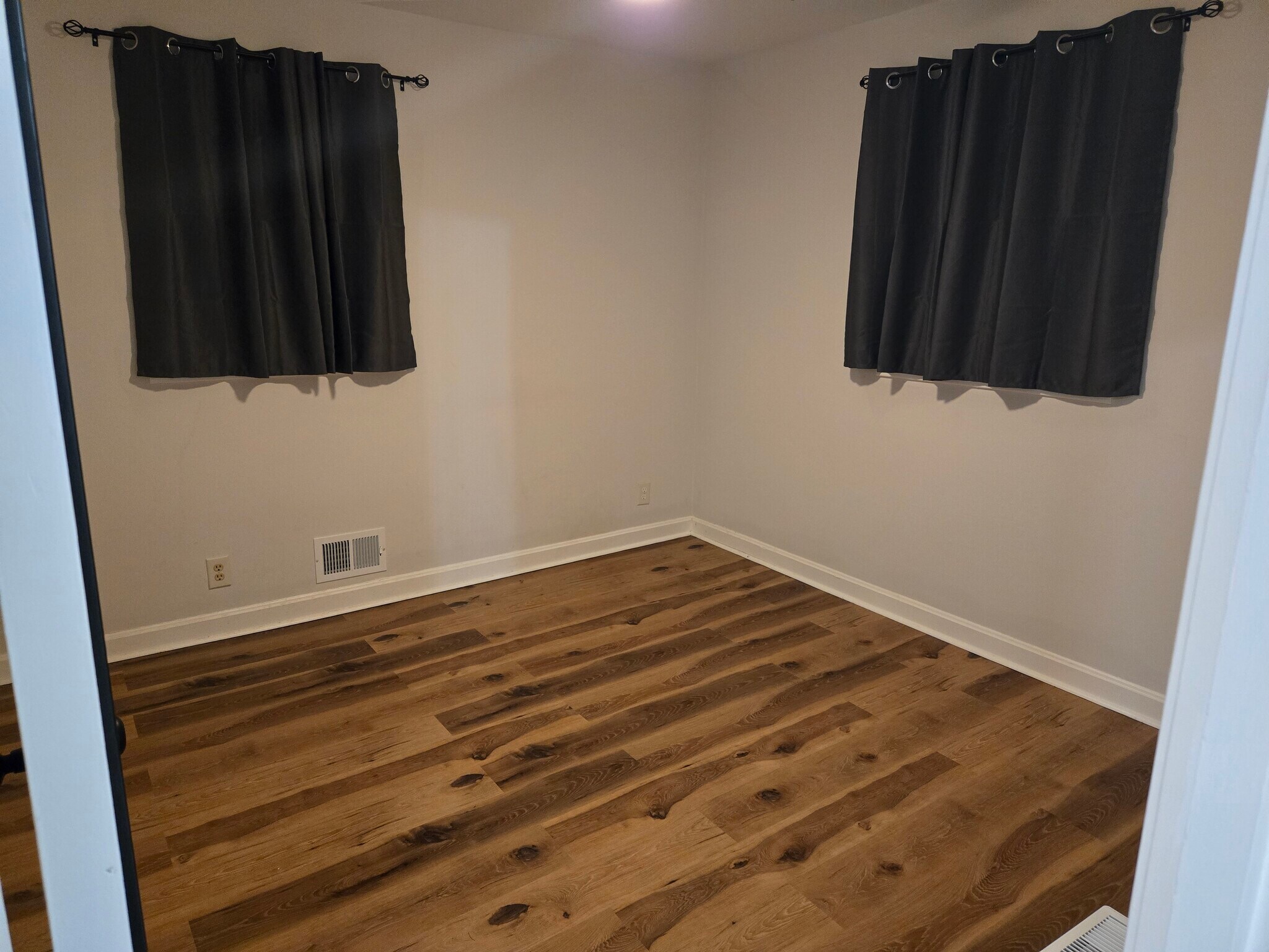 Upstairs bedroom - 1536 Arling Ave