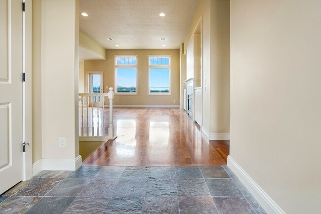 Building Photo - Spacious 4 bed, 3 bath home with sprawling views in West Salem