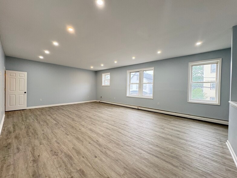 Unit 2 - 151 Chapman St
