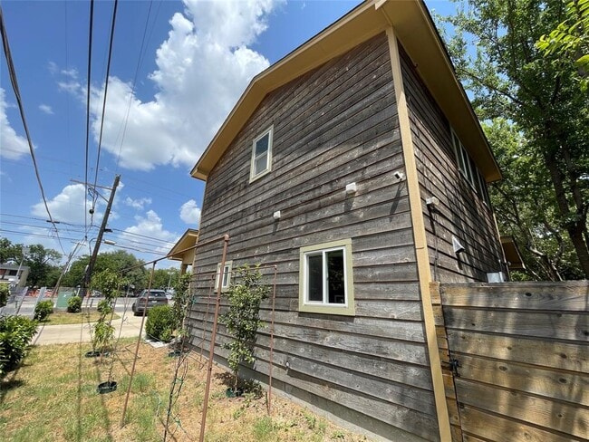 Building Photo - 5014 Evans Ave