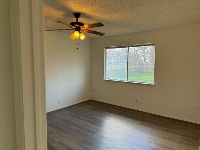 Building Photo - 12800 Irongate Ave