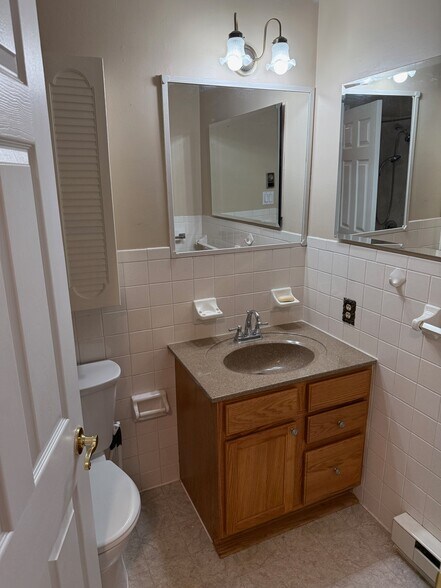 Hall Bath - 85 Buckthorn Dr