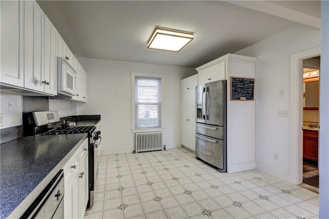 Building Photo - 577 Spring St