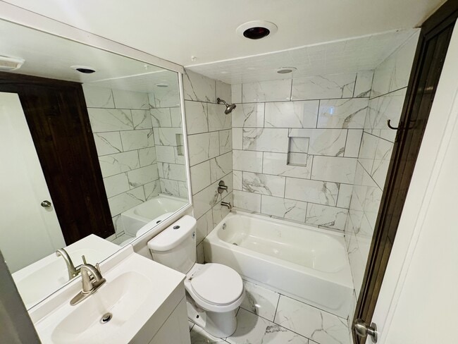 Building Photo - 741 Jefferson Rd