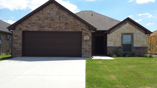 Building Photo - 8830 Kiowa- 2016 Custom Built Home!!!