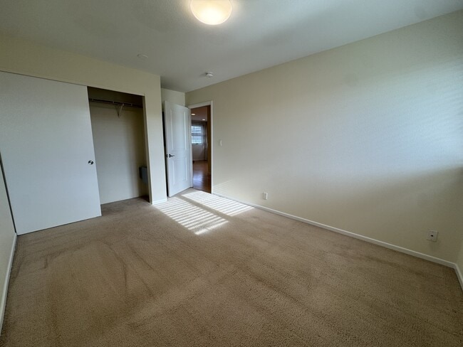 Building Photo - 1021 Koko Head Ave