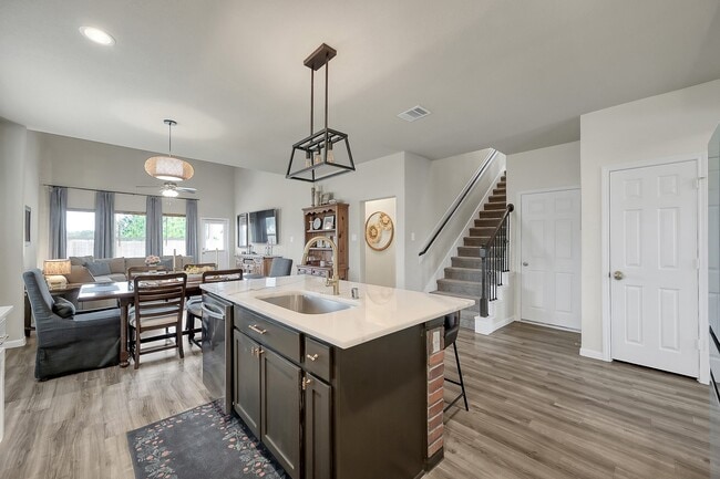 Building Photo - 679 Red Elm Ln