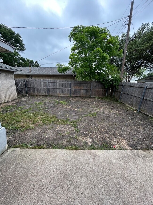 Building Photo - Interested in this home? You clearly have exceptional taste!