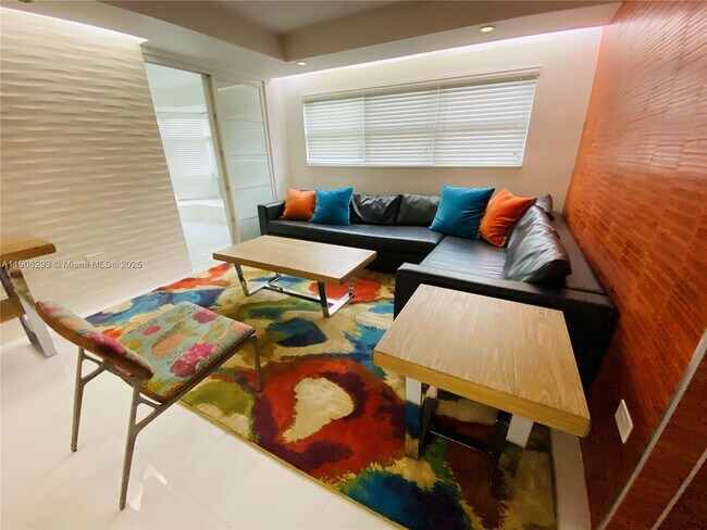 Building Photo - 1881 Washington Ave