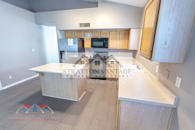 Building Photo - 1015 E Brentrup Dr