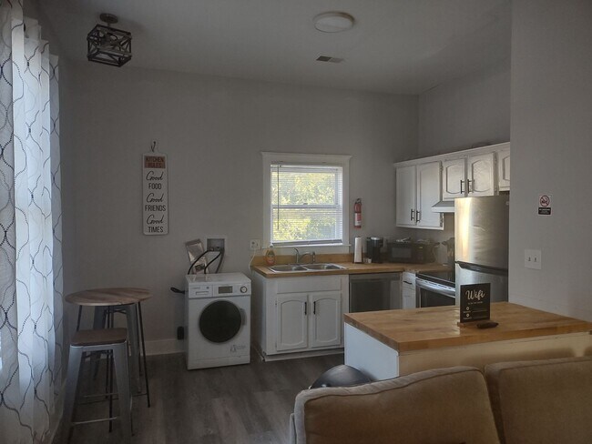 Building Photo - 1113 Olympia Ave