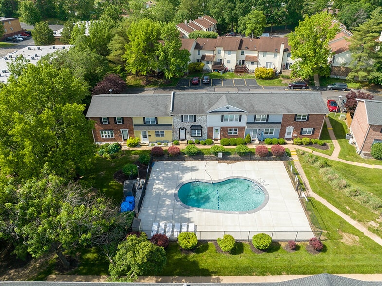 Building Photo - 2548 Grayland Walk