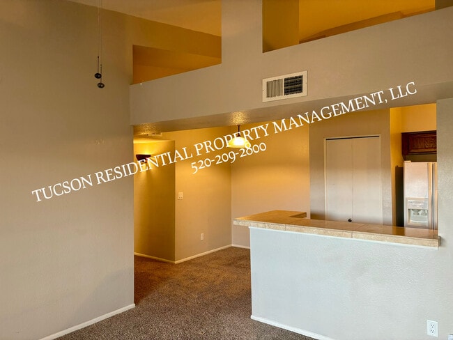 Building Photo - 2194 N Pantano Rd