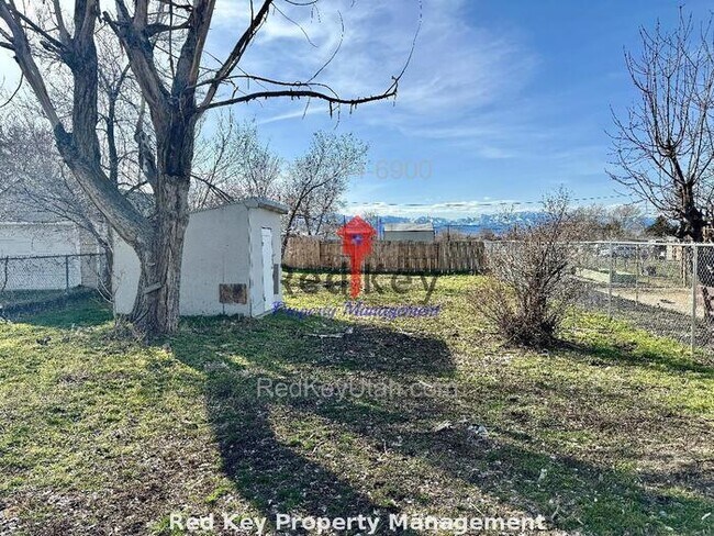 Building Photo - REMODELED Unit B