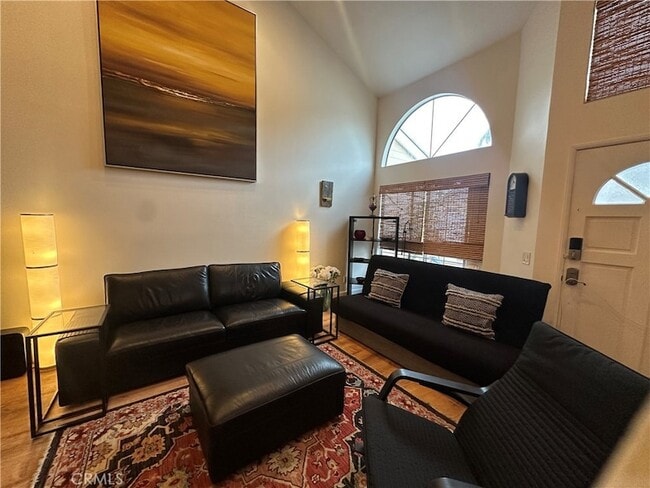 Building Photo - 2217 Vanderbilt Ln