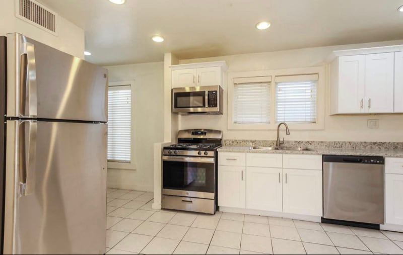 Building Photo - 1046 E Indianola Ave