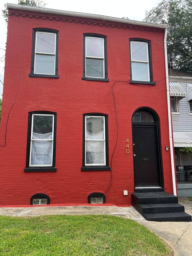 Building Photo - Single 3 BR House, close to downtown Lanca...