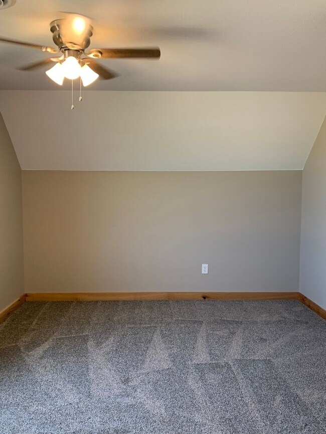 Building Photo - Gorgeous 3 bed, 2.5 bath single family hom...