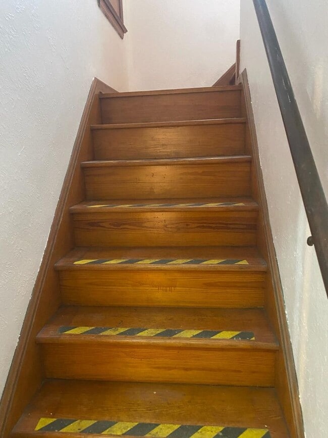 Building Photo - Charming 3-Bedroom Single-Family Home in Quiet Parma Neighborhood