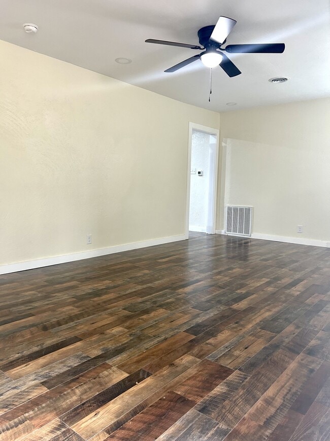 Building Photo - 1307 B St SE