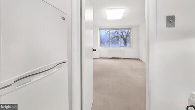 Building Photo - 10201 Grosvenor Pl